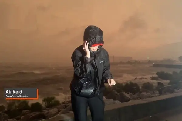 گزارش خبرنگار هواشناسی در دل طوفان