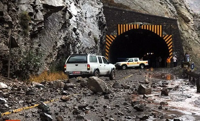 هشدار؛ احتمال ریزش سنگ در جاده چالوس جدی است