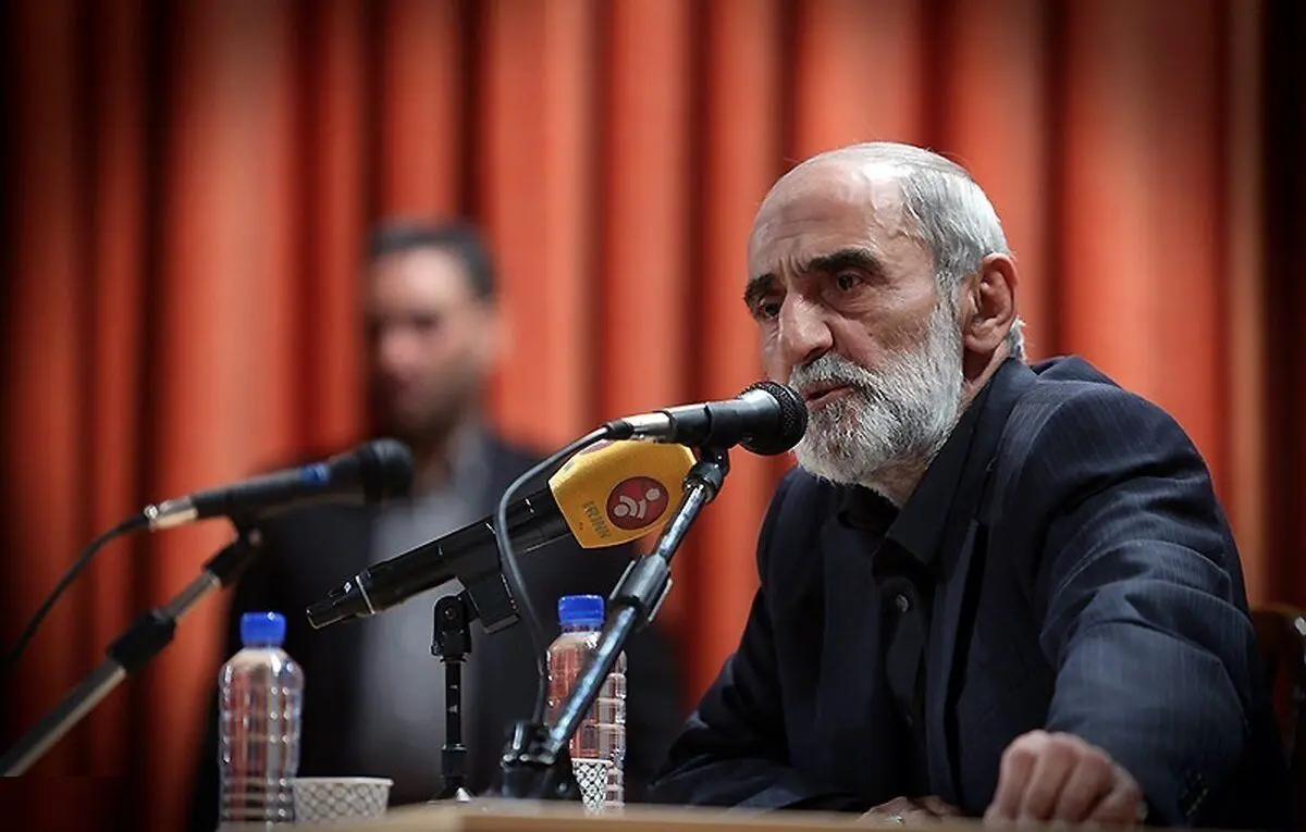 انتقاد تند شریعتمداری از دستگاه‌های امنیتی و اطلاعاتی؛ به جای کار بر سر جوی نشسته گذر عمر می‌بینید!