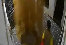 لحظه انفجار لوله آب یک خانه