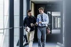 راز افراد جذاب: این 4 کار ساده را در مکالماتتان تمرین کنید