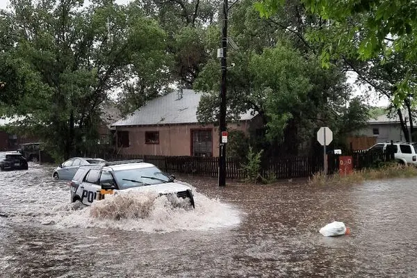 لابی یک هتل لوکس در فلوریدا زیر آب رفت  