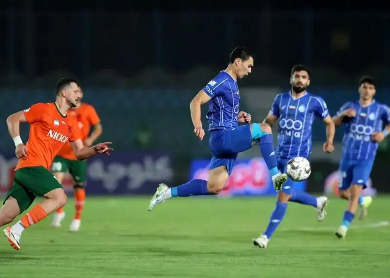 ۴ برد استقلال بعد از حضور رستم در دفاع!