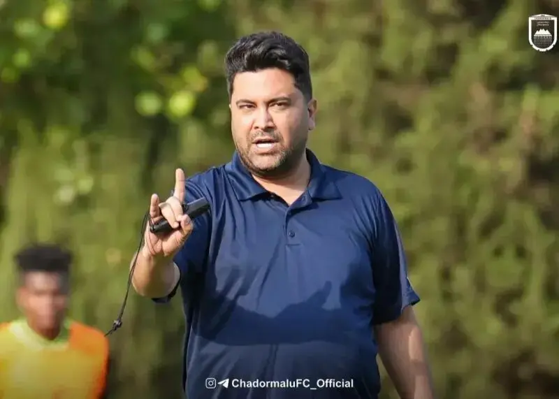 سرمربی چادرملو با ویلچر مقابل استقلال!