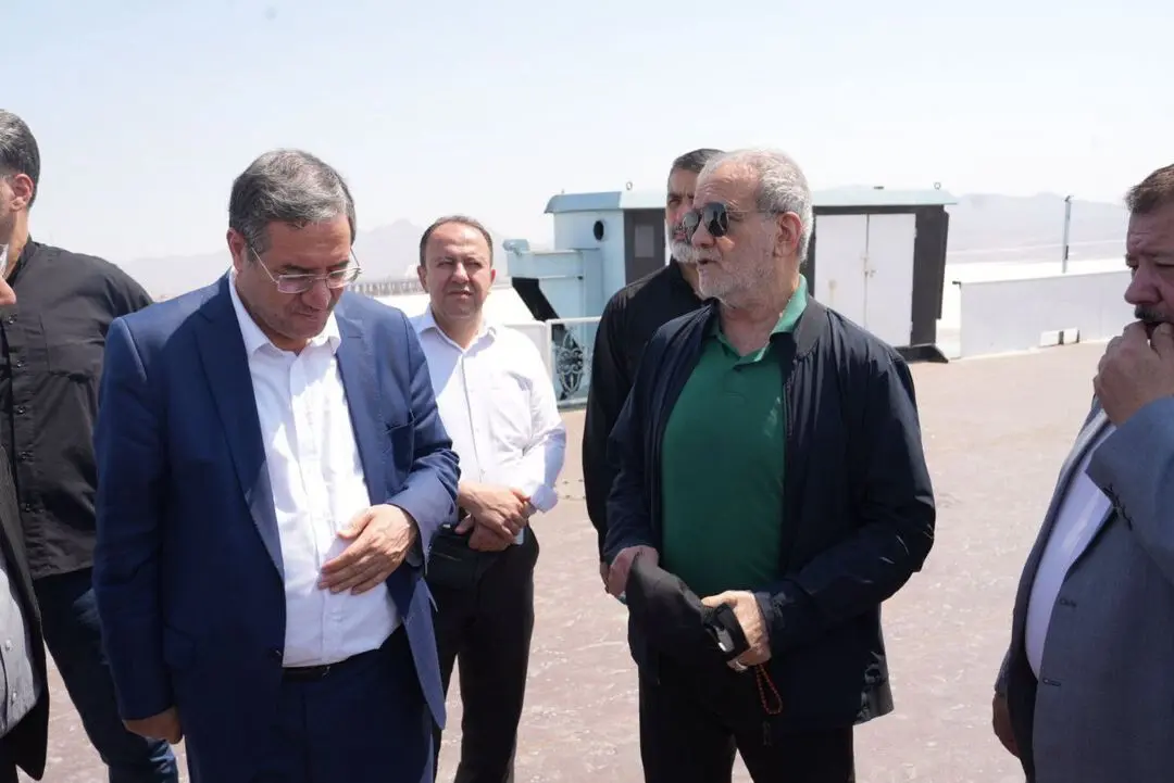 تصاویری از بازدید پزشکیان از دریاچه ارومیه