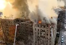 آتش‌سوزی یک مجتمع مسکونی در نیویورک ۱۲۰ ساکن را بی‌خانمان کرد
