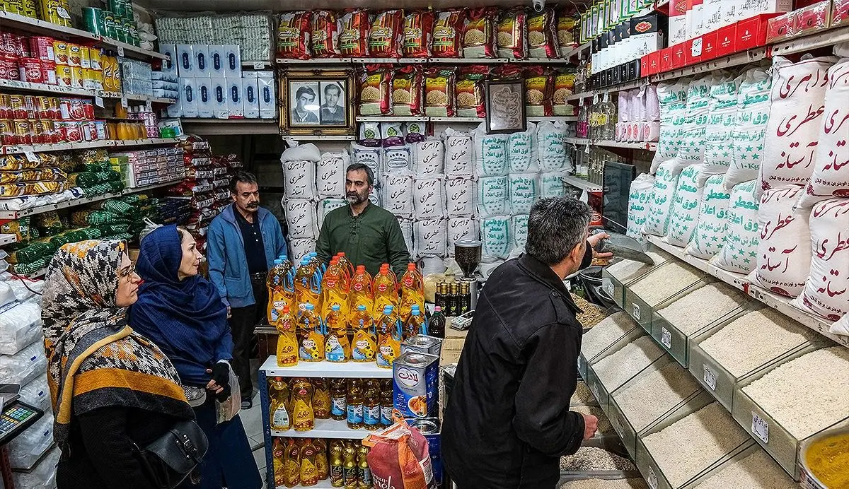 دولت خود سرمشقی برای گران‌فروشی است/ مردم در حال تطبیق دادن خود با وضع موجود به واسطه گرانفروشی هستند/ از ۱۳۸۴ به بعد، فرهنگ «هر کس به فکر خویش» باشد تقویت شد