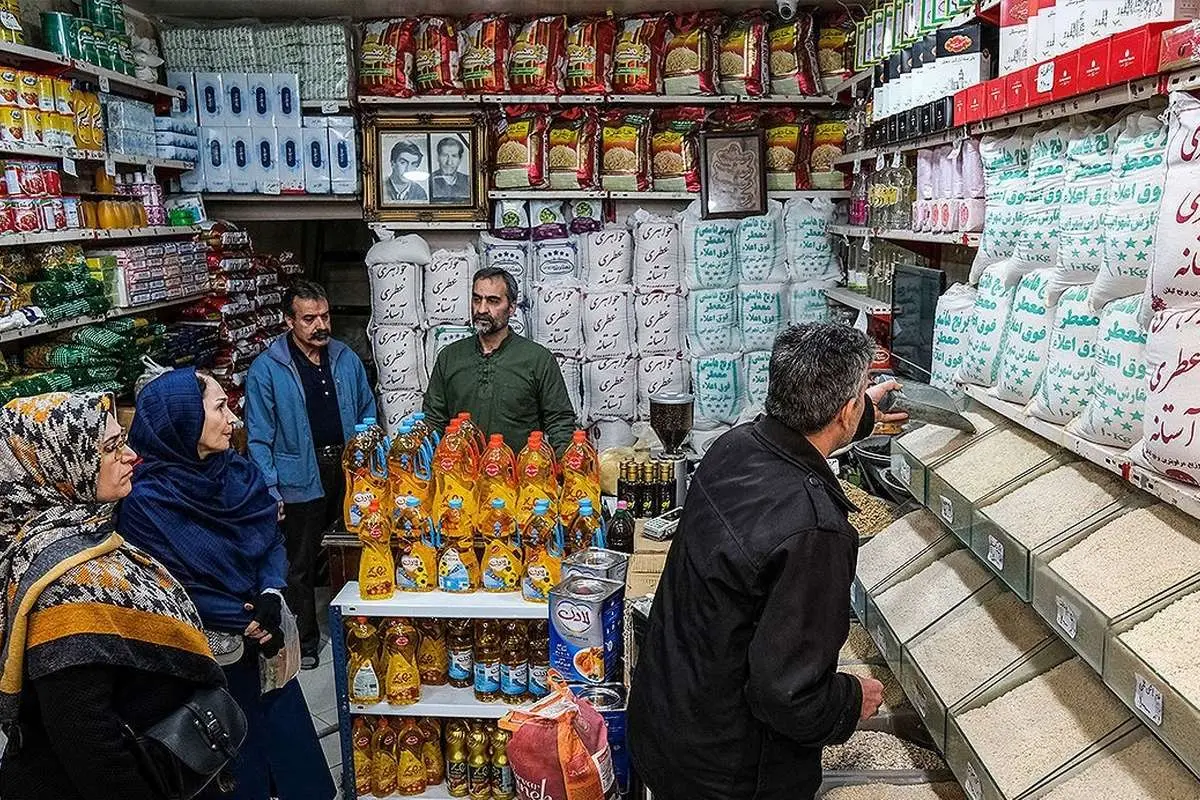 دولت خود سرمشقی برای گرانفروشی است/ مردم در حال تطبیق دادن خود با وضع موجود به واسطه گرانفروشی هستند/ از ۱۳۸۴ به بعد، فرهنگ «هر کس به فکر خویش» باشد تقویت شد