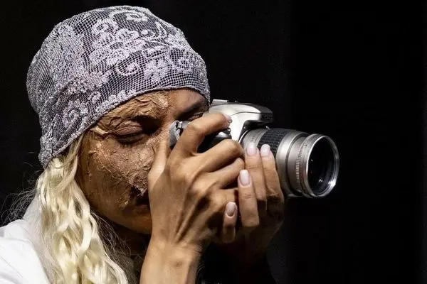 تصاویر؛ نمایش «لحظه درنگ می‌کند»