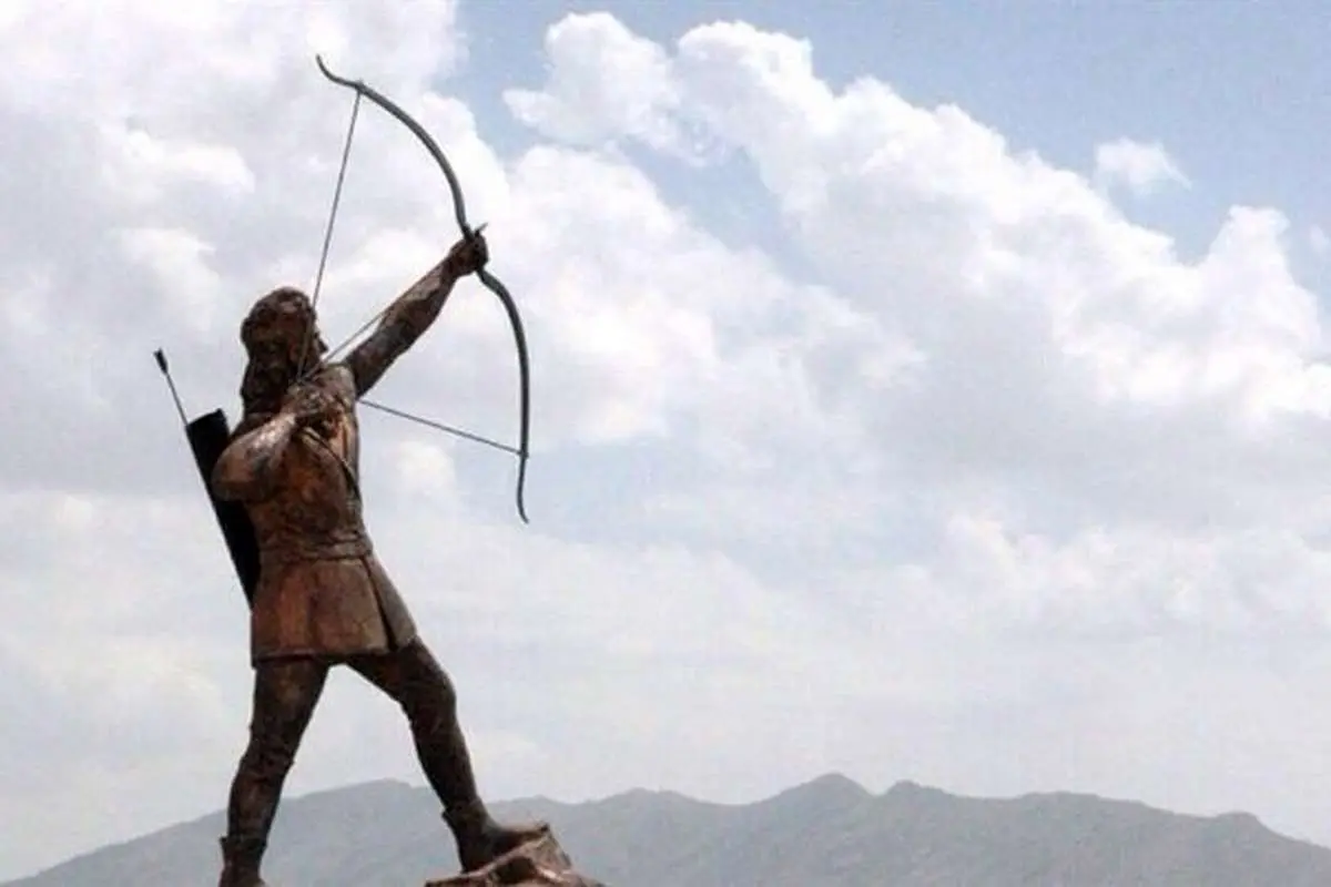 نصب یک مجسمه جدید در میدان ونک