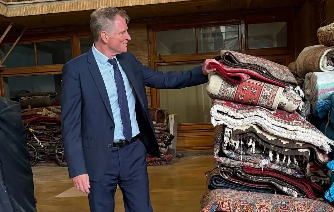 تهران‌گردی کاردار سفارت آلمان؛ از گردش در بازار تا خوردن ته‌چین