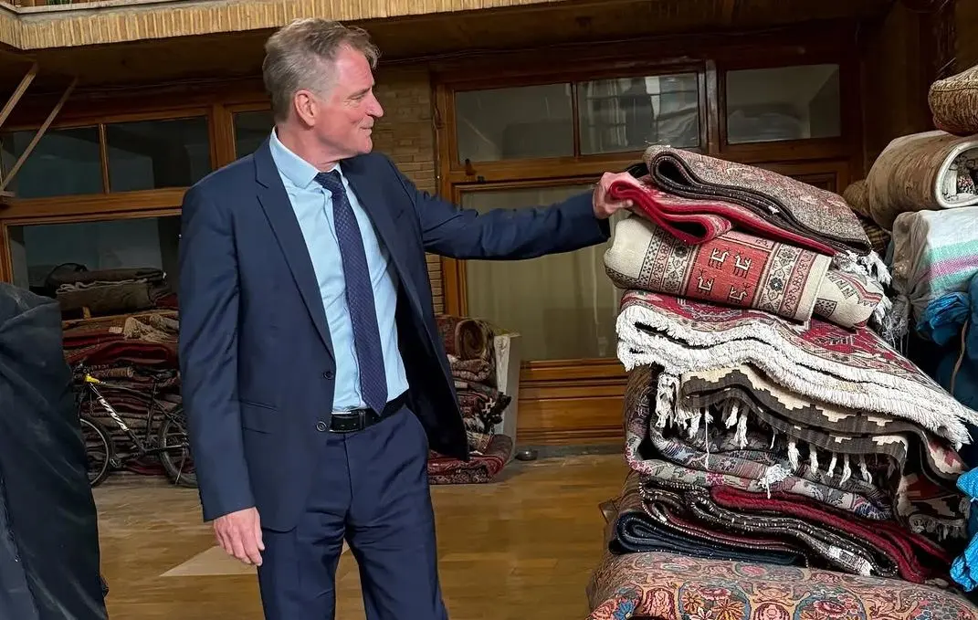 تهران‌گردی کاردار سفارت آلمان؛ از گردش در بازار تا خوردن ته‌چین