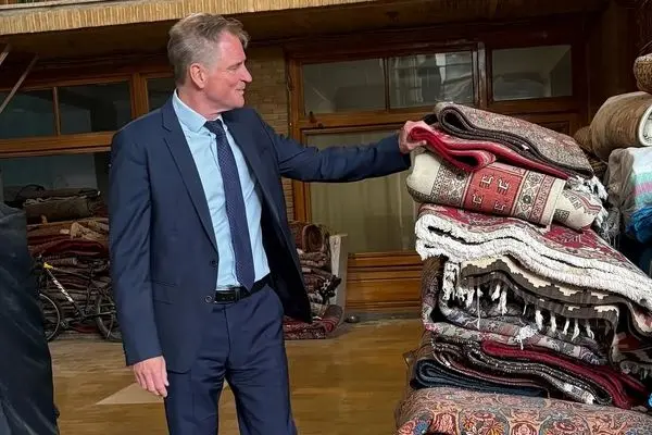 تهران‌گردی کاردار سفارت آلمان؛ از گردش در بازار تا خوردن ته‌چین