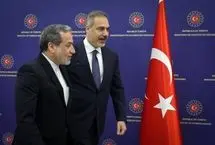 رایزنی عراقچی و وزیر امور خارجه ترکیه در مورد مذاکرات هسته‌ای جاری