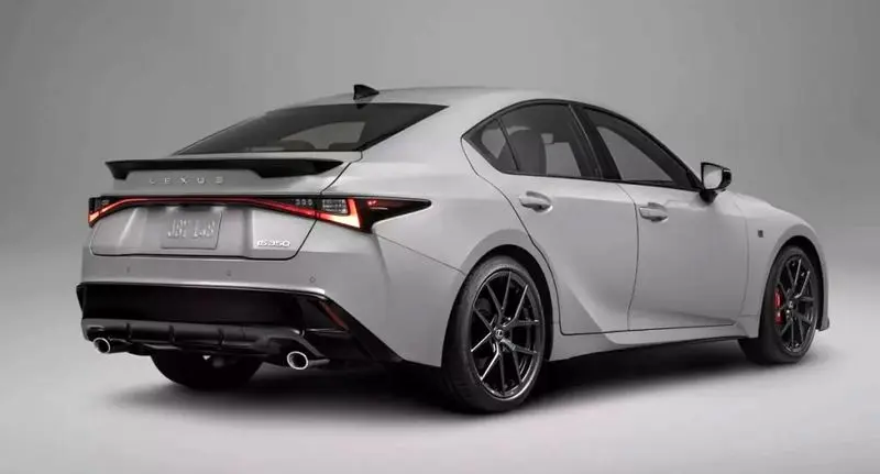 لکسوس IS ۲۰۲۶ 