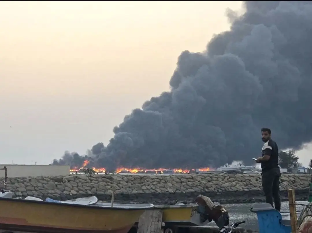 ۱۶ لنج در حمله اخیر به بندر لنگه دچار حریق شد