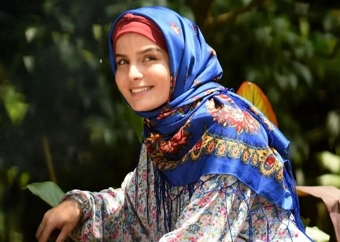«غزاله اکرمی» (سوجان) در 19 سالگی در پشت‌صحنه دومین سریالش