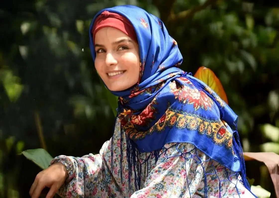 «غزاله اکرمی» (سوجان) در 19 سالگی در پشت‌صحنه دومین سریالش