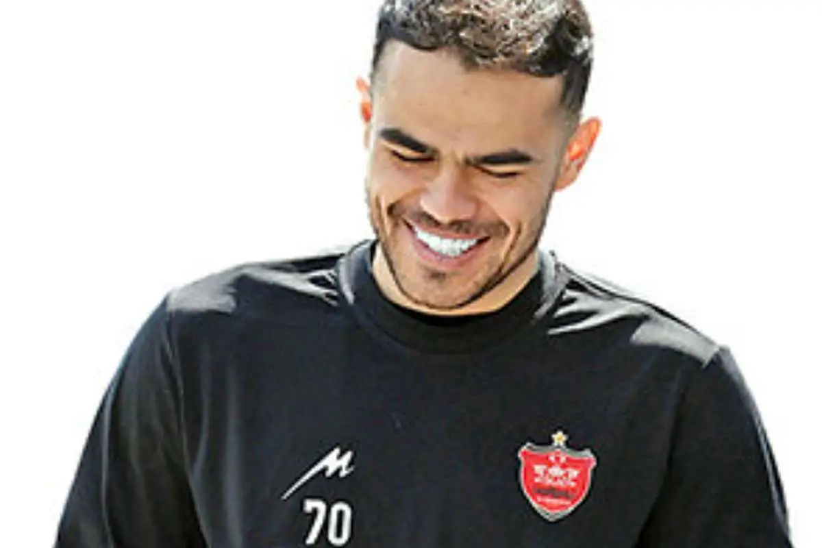 آیا اورونوف بند فسخ  قرارداد از پرسپولیس دارد؟