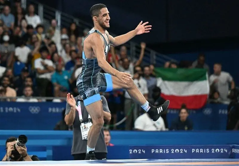 ببینید؛ رقص متفاوت برادر رحمان عموزاد در مراسم استقبال
