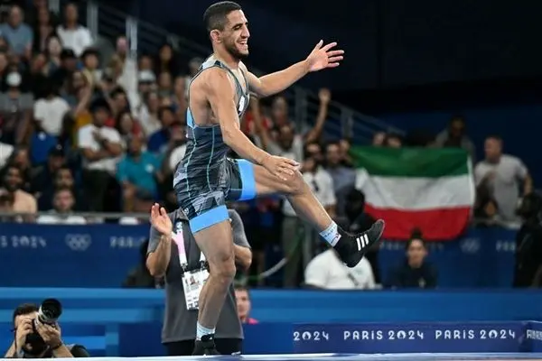 ببینید؛ رقص، هلهله و شادی؛ استقبال بی‌نظیر از رحمان عموزاد
