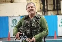 عباس جدیدی کلاشینکف بدست در ایست بازرسی 