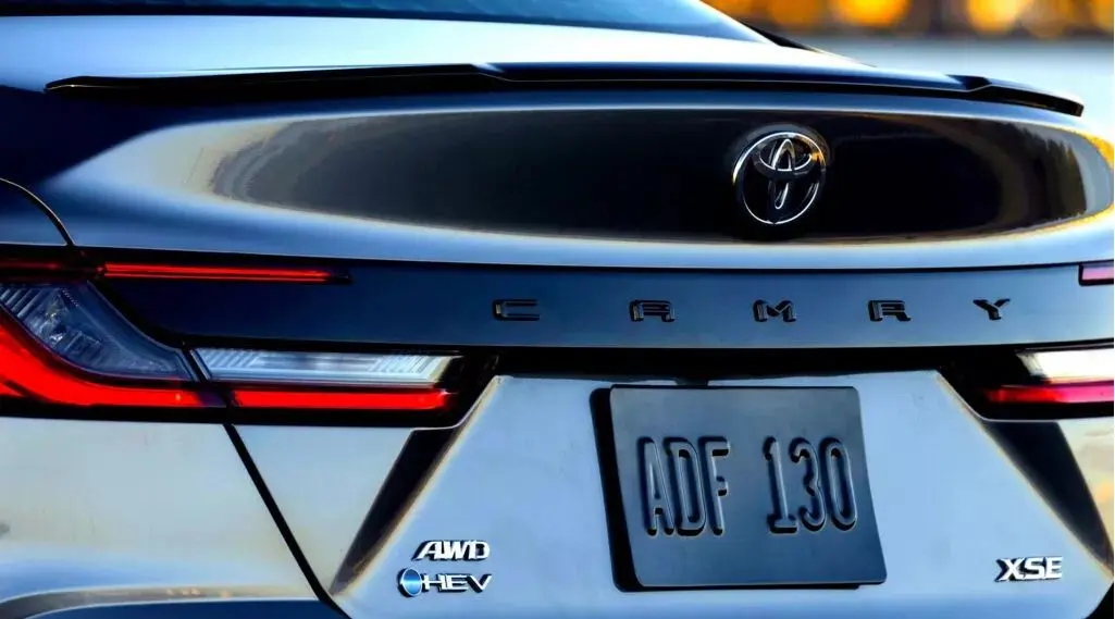 یک پیچ ساده که هزاران تویوتا را راهی تعمیرگاه کرد!