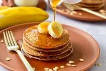 طرز تهیه پنکیک موز و جو دوسر، صبحانه ای سالم و خوشمزه