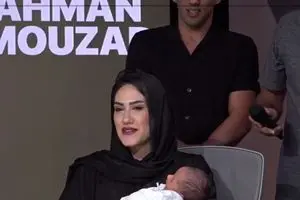 ببینید؛ خوشحالی همسر رحمان عموزاد و نوزادش بعد از برد مقابل حریف ژاپنی