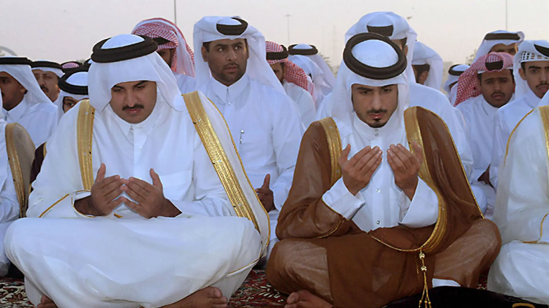 اقامه نماز باران در همسایه جنوبی با حضور امیر قطر