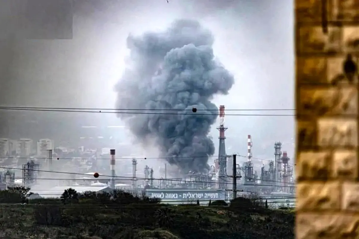 منطقه صنعتی حیفا پس از اصابت موشک