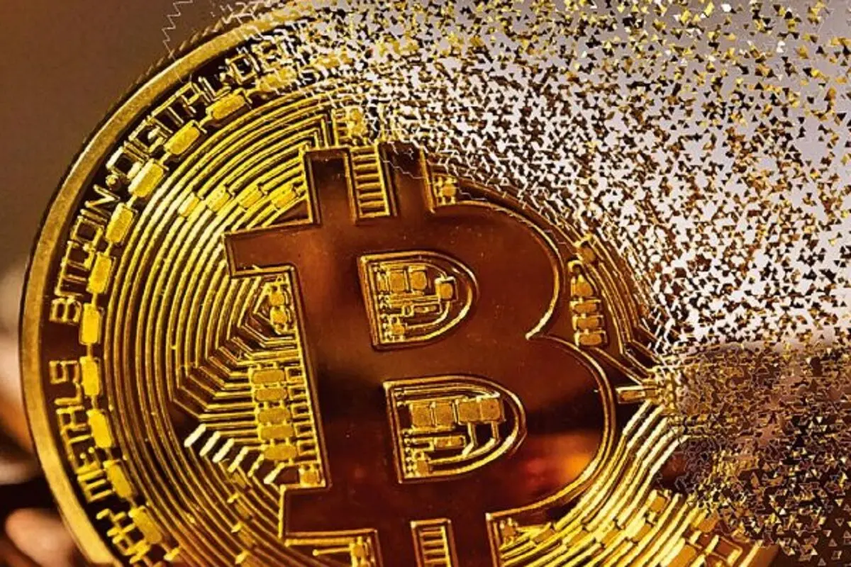 بیت‌کوین در سراشیبی سقوط؛ ۷۷ میلیارد دلار دود شد