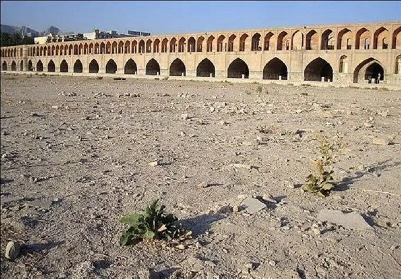 هشدار یک نماینده مجلس: بحران آب اصفهان تا سه ماه آینده چندین استان را درگیر می‌کند
