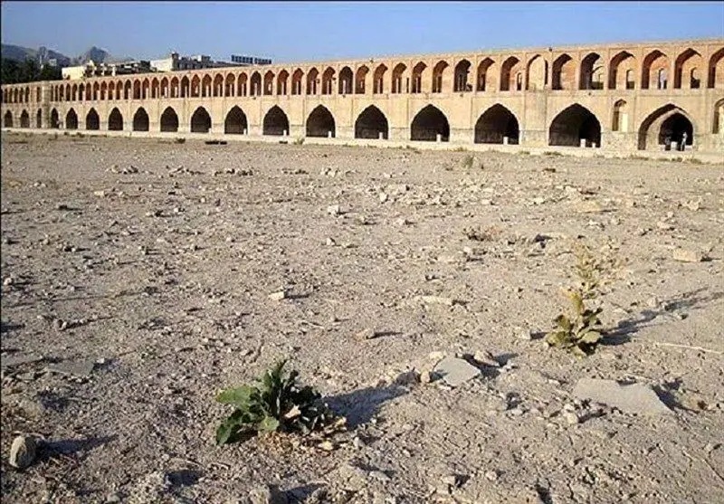 هشدار یک نماینده مجلس: بحران آب اصفهان تا سه ماه آینده چندین استان را درگیر می‌کند
