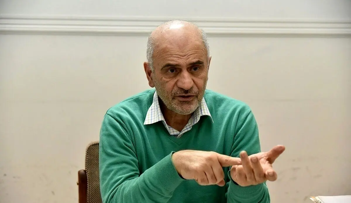 فرشاد مومنی در بیمارستان بستری شد