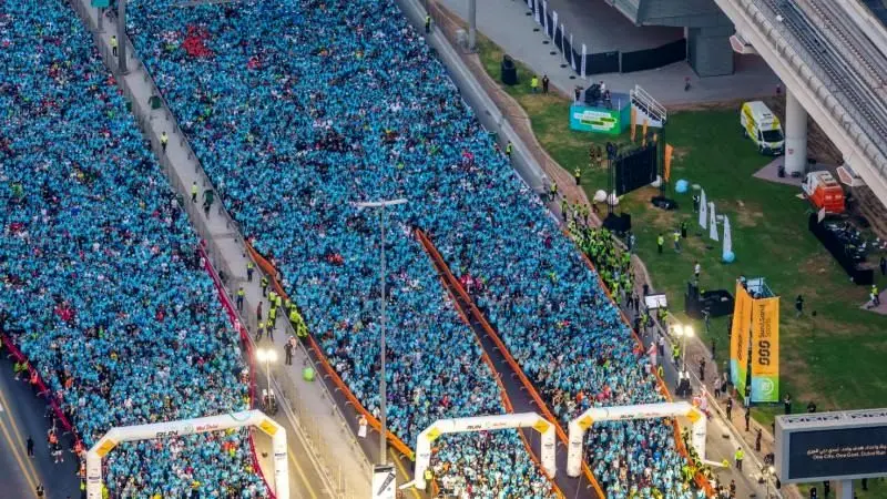  خیابان شیخ زاید دبی به بزرگ‌ترین مسیر دوی همگانی جهان تبدیل شد

