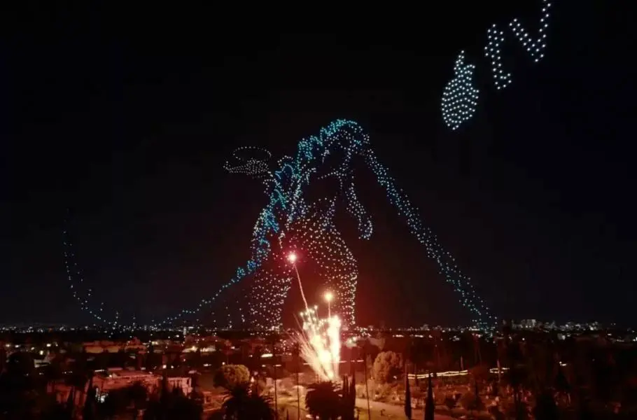 غرش گودزیلا و کونگ با ۳۰۰۰ پهپاد در آسمان هالیوود!