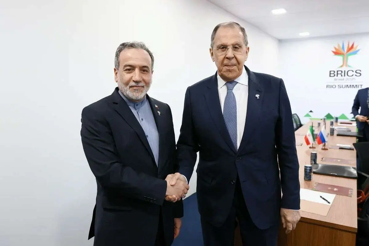 چین میزبان دیدار عراقچی و لاوروف