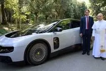 پاپ پشت خودروی تمام برقی فراری نشست