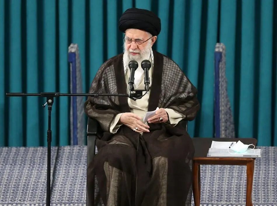تذکر شدید رهبر معظم انقلاب نسبت به اهانت به رئیس‌جمهور و رؤسای کشور
