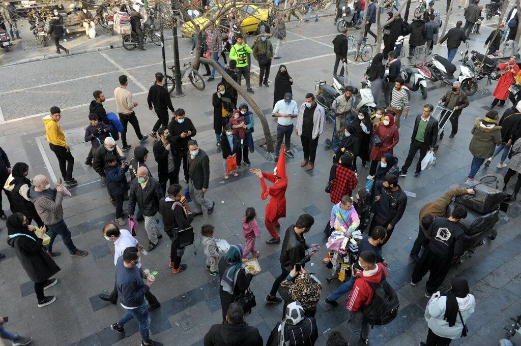 افزایش لجاجت جمعی درپی شادی اجباری/ طبقه فرودست شادی می‌کند تا دوام بیاورد 