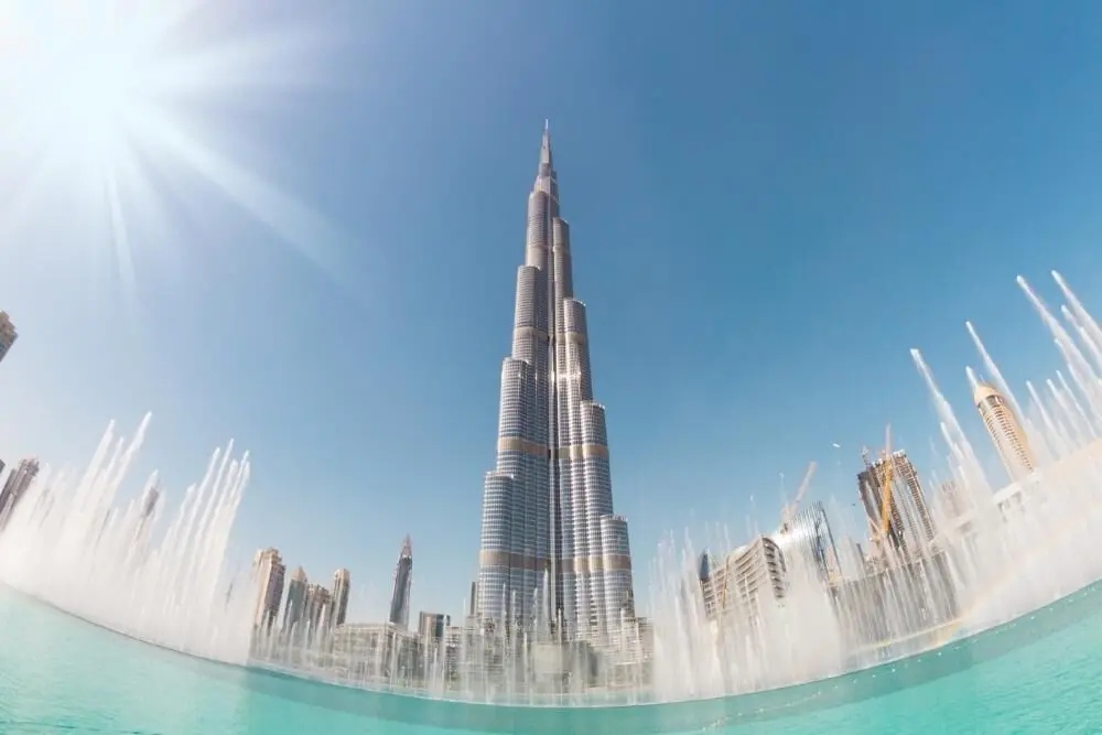 تمیز کردن برج خلیفه در ارتفاع ۸۰۰ متری
