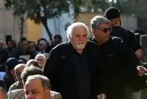 حضور بازیگر سریال «پس از باران» با واکر در مراسم تشییع محمد کاسبی