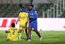 تصویر؛ نازون در حال زیارت خانه خدا دیده شد

