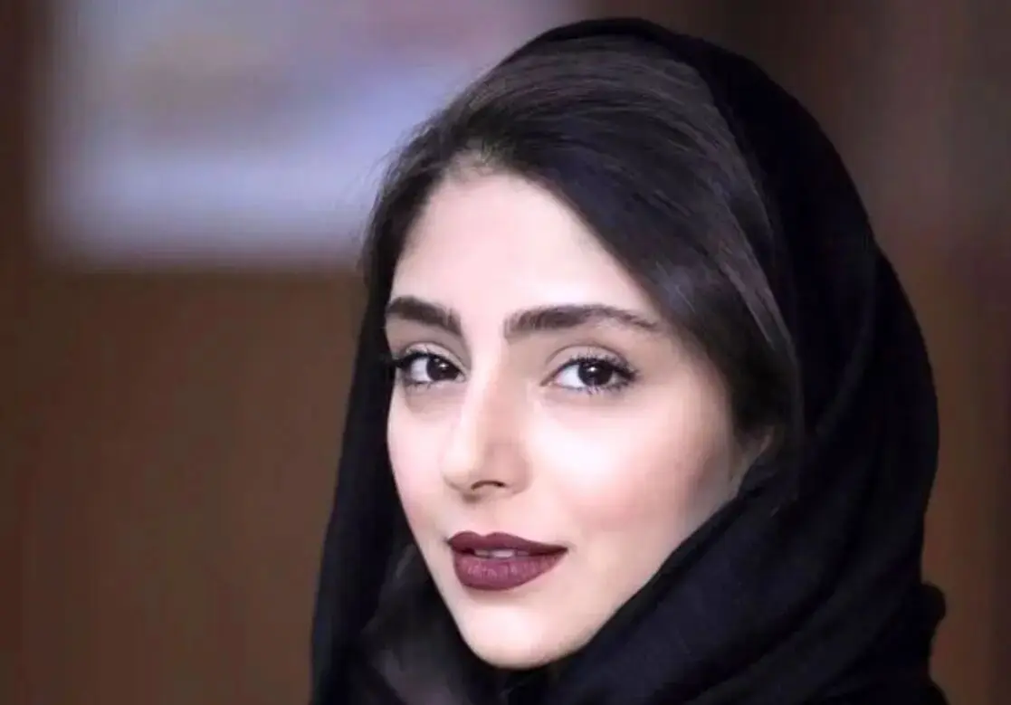 «هستی مهدوی فر» در 19 سالگی و اولین سریال اش؛ سال 89
