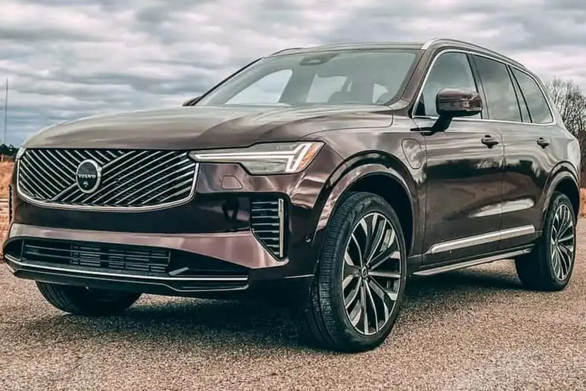 بررسی ولوو XC90 2025: خودرویی که نشانههای پیری را نشان میدهد