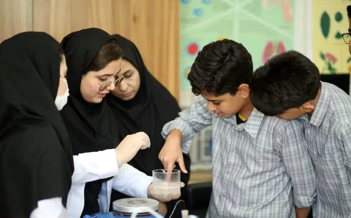 وقتی «فالوئر» جای «دانش» را می‌گیرد؛ روایت نبرد خاموش نسل ِزد
