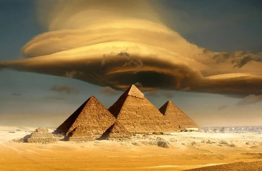 رازهای حل‌نشده ۲۰۲۵؛ از یوفوهای غول‌پیکر تا شهر پنهان زیر اهرام مصر