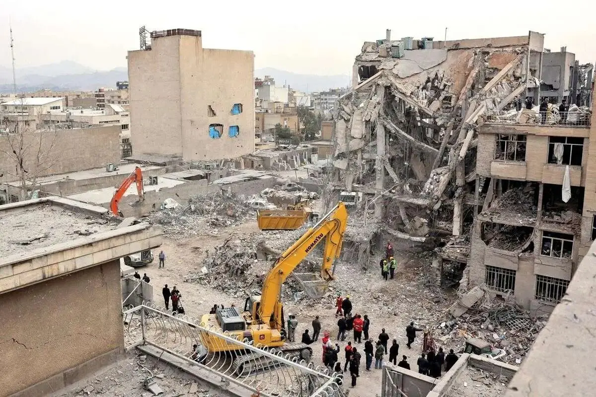 آتش‌نشانان ۴۰۰ نفر را زنده از زیر آوار بیرون آوردند 