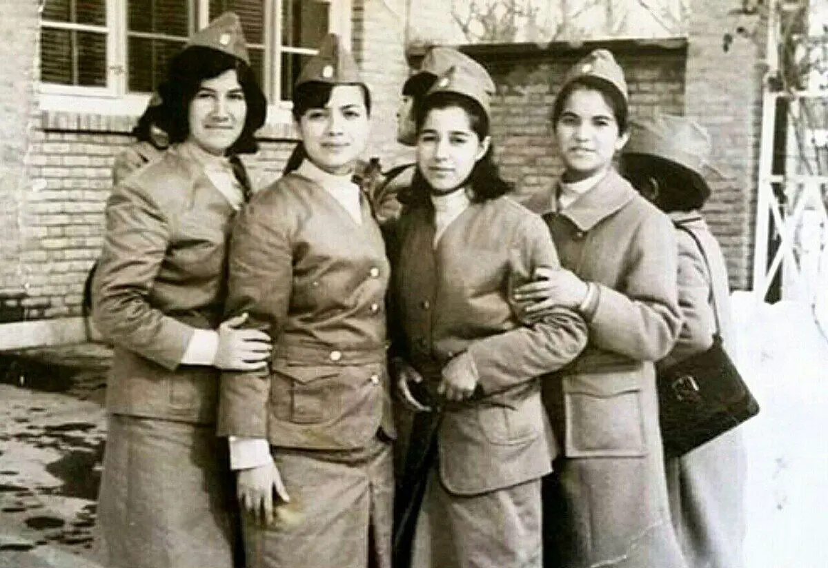 تصویر؛ اردوی دخترانه سپاه دانش سال ۱۳۵۴